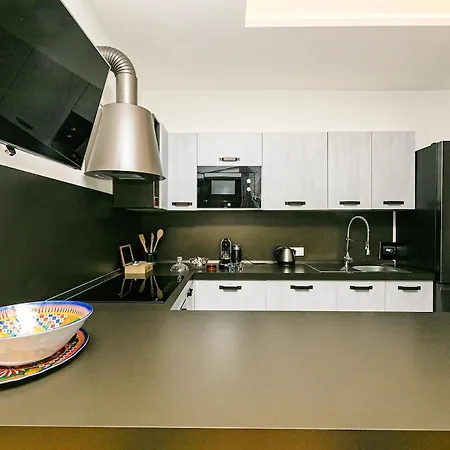 Design & Comfort With Fee Parking And Ac