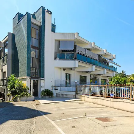 Design & Comfort With Fee Parking And Ac Apartment Chiavari