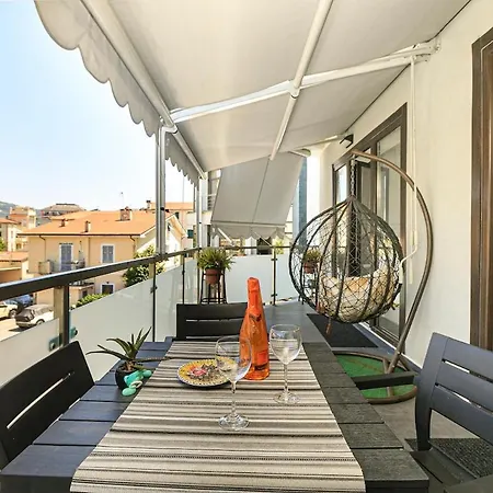 Design & Comfort With Fee Parking And Ac *