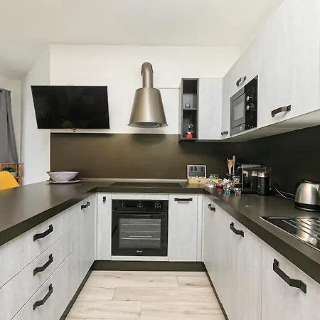 Apartment Design & Comfort With Fee Parking And Ac *